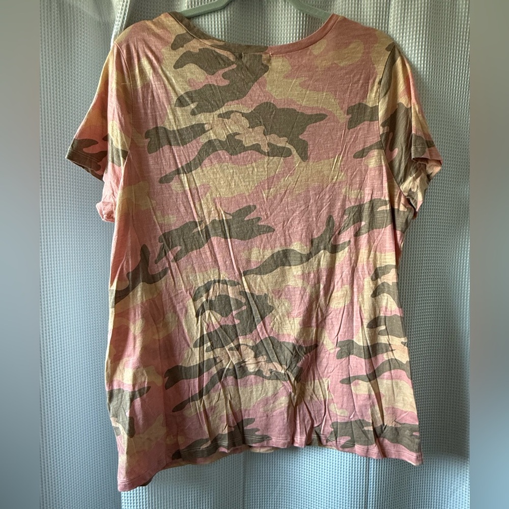 Old Navy Pink Peach and Brown Camo Women's Tee - Picture 3 of 4